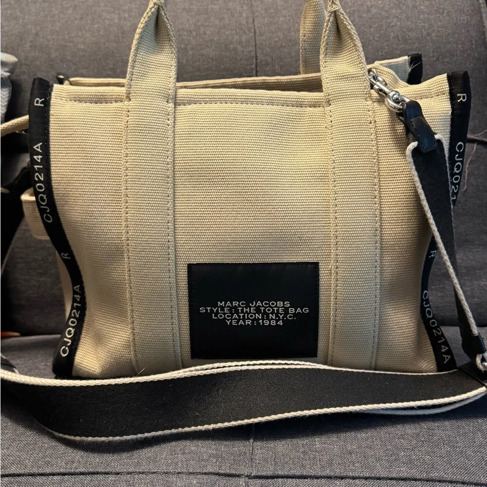 Marc Jacobs Cream and Black Canvas Tote - Picture 2 of 7